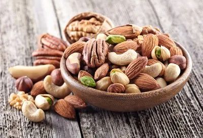 【食品行業】三只松鼠、良品鋪子商業模式對比分析