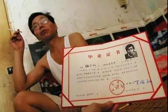 【人物】那個(gè)北大畢業(yè)去賣豬肉的已經(jīng)50多歲了，他現(xiàn)在在干嘛？