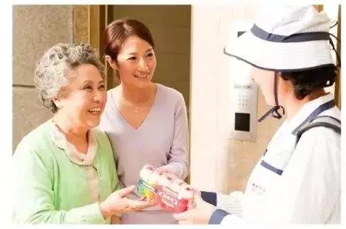 案例|一瓶只賣2.2元小奶的公司，一年賺了36億，這才是商業模式的秘密